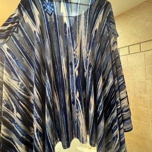 18/20 Black, Blue and White Top from Cato